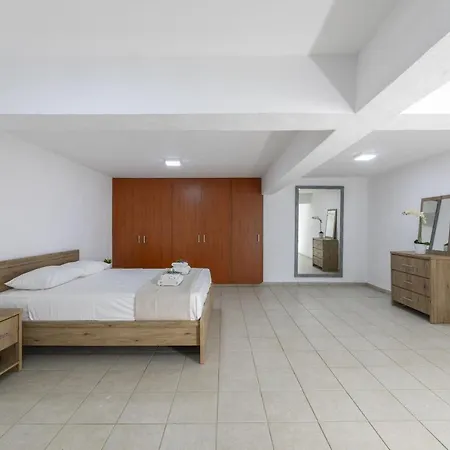 Villa Nicol 16 & 17